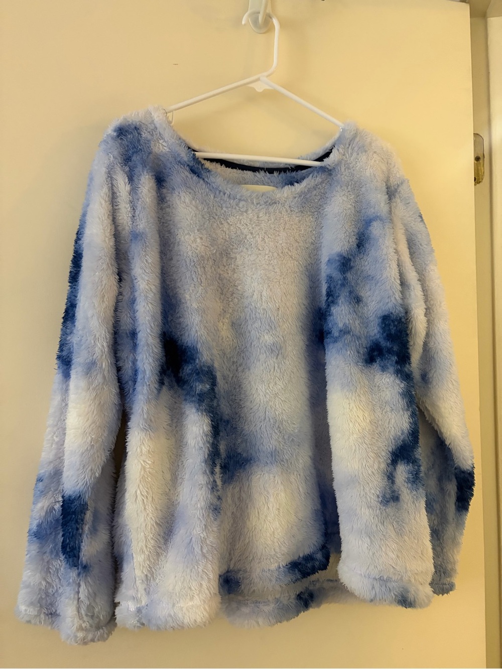 Cuddl Duds Blue & White Tie-Dye Faux Fur Crewneck Sweater